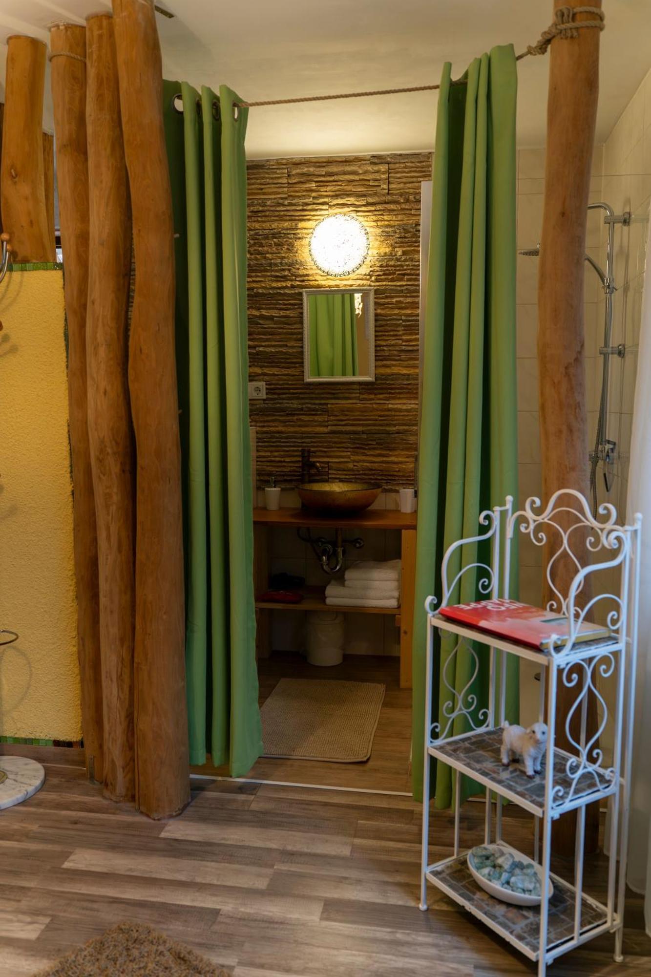 Marburg Apartment Pfiffige Luisa In Ruhiger Waldrandlage Mit Balkon Und Wintergarten ภายนอก รูปภาพ